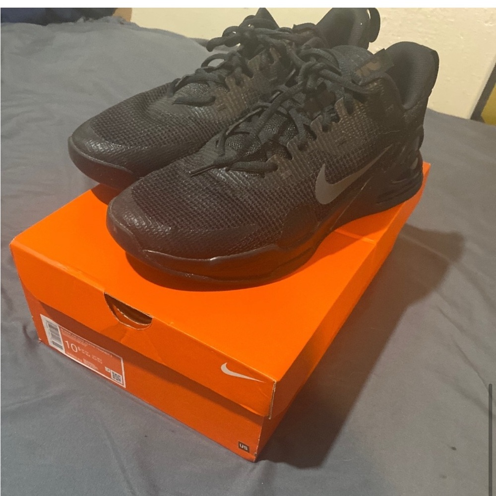 Nike Men's Black Athletic Sneakers